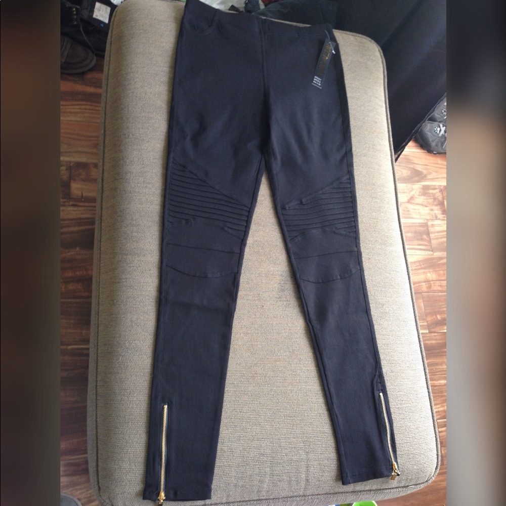 NWT Stretchy Comfortable Black Pants Size L 27”